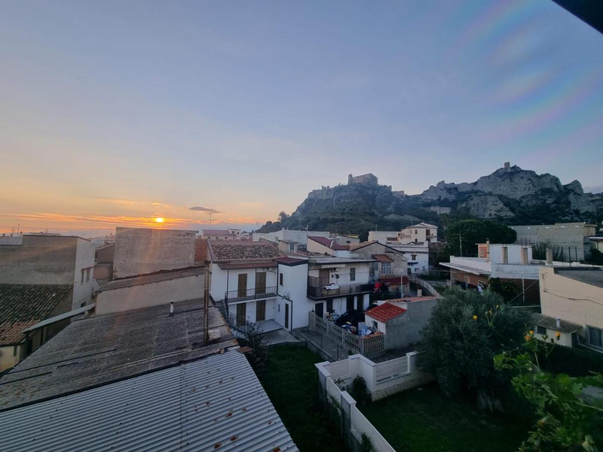 B&B E Casa Vacanza Al Castello Roccella Ionica Bagian luar foto