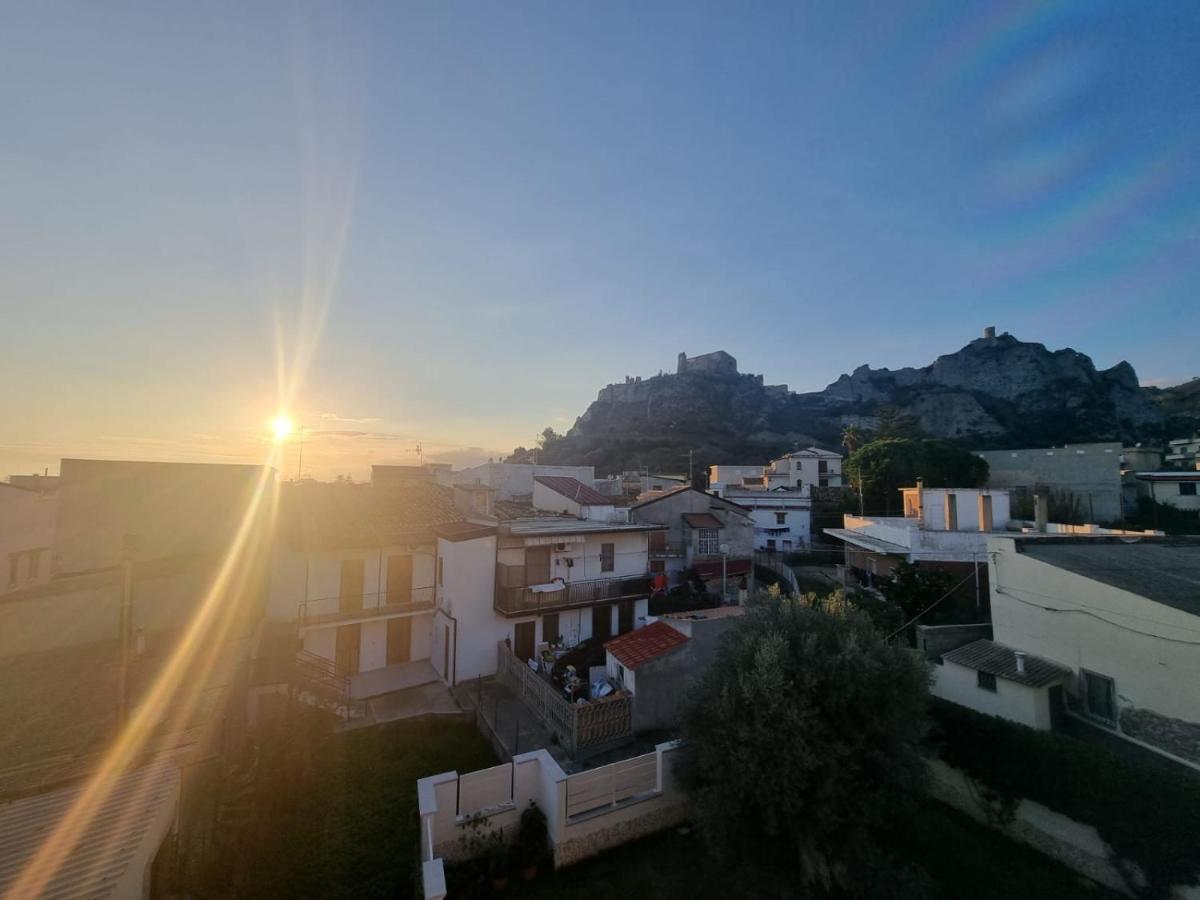 B&B E Casa Vacanza Al Castello Roccella Ionica Bagian luar foto