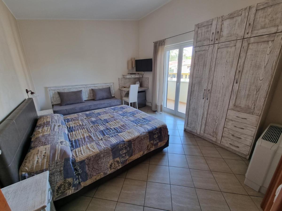 B&B E Casa Vacanza Al Castello Roccella Ionica Bagian luar foto