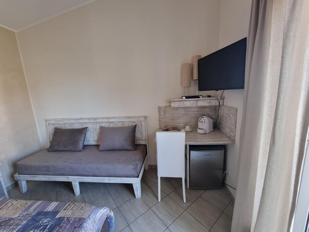 B&B E Casa Vacanza Al Castello Roccella Ionica Bagian luar foto