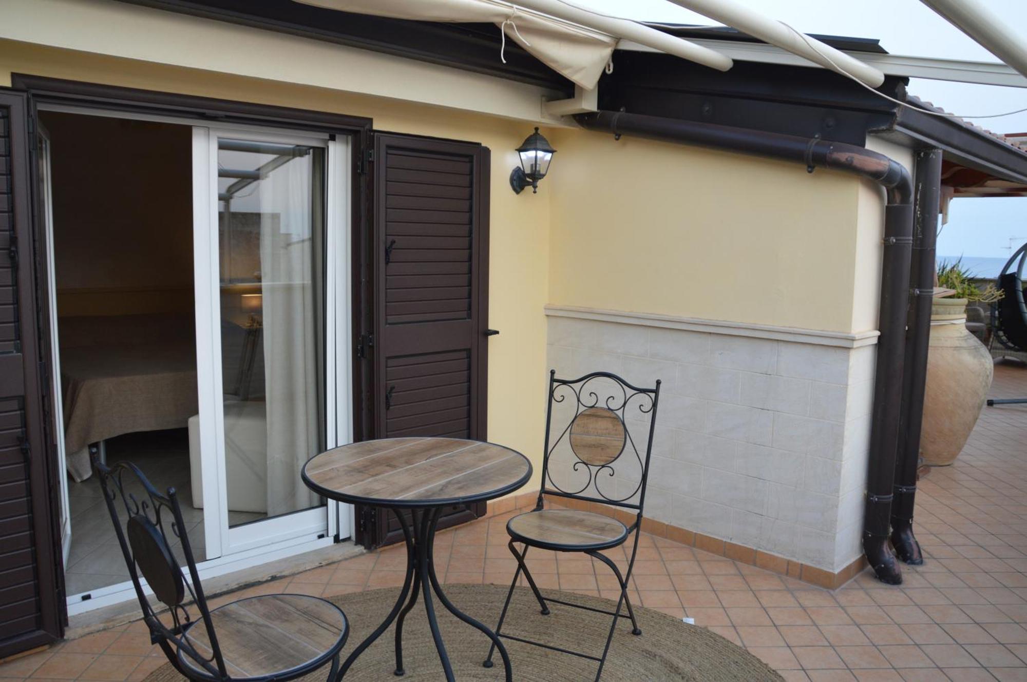 B&B E Casa Vacanza Al Castello Roccella Ionica Bagian luar foto
