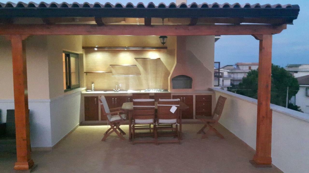 B&B E Casa Vacanza Al Castello Roccella Ionica Bagian luar foto